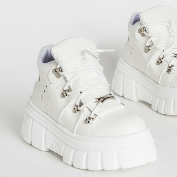 Dolls Kill Shoes - 𝙇𝙖𝙨𝙩 𝙎𝙞𝙯 5.5 🖤Moon Walk Lace-Up Platform